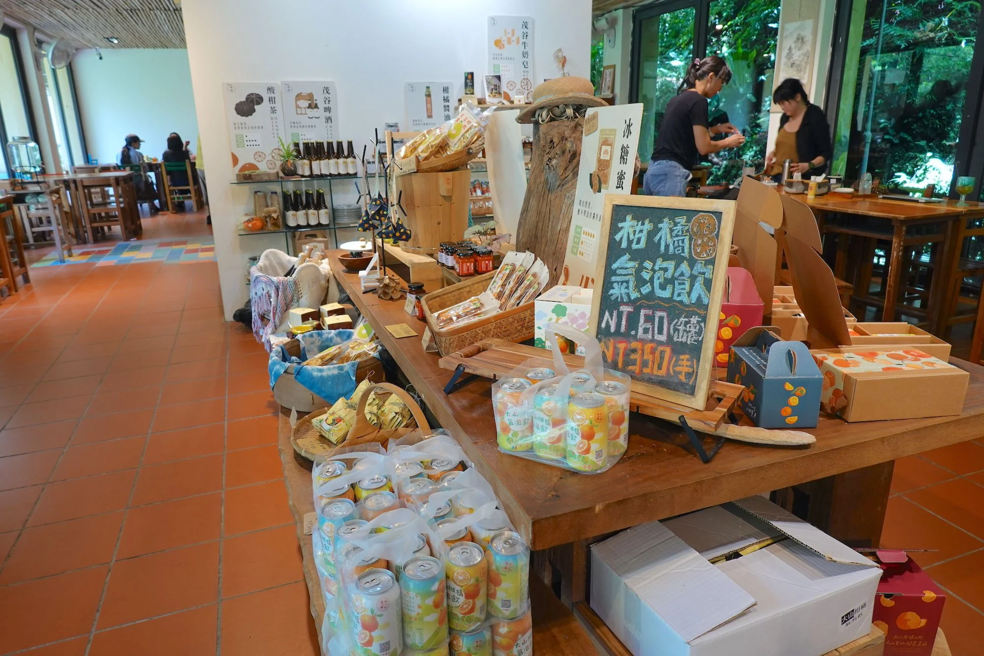 商品除了現場販售外，線上的柑仔店也成為了能對外溝通的連結。