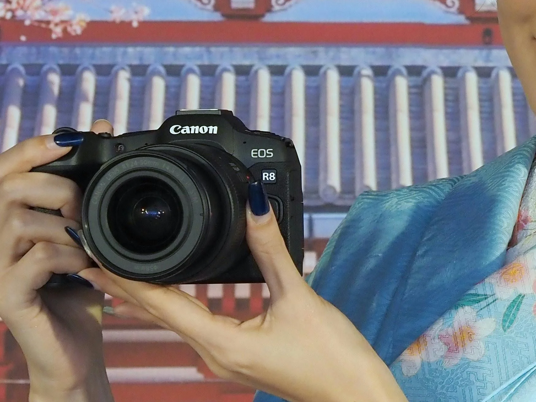 Canon EOS R8 II除傳主打復古外型，還具備R8未有的機身防手振