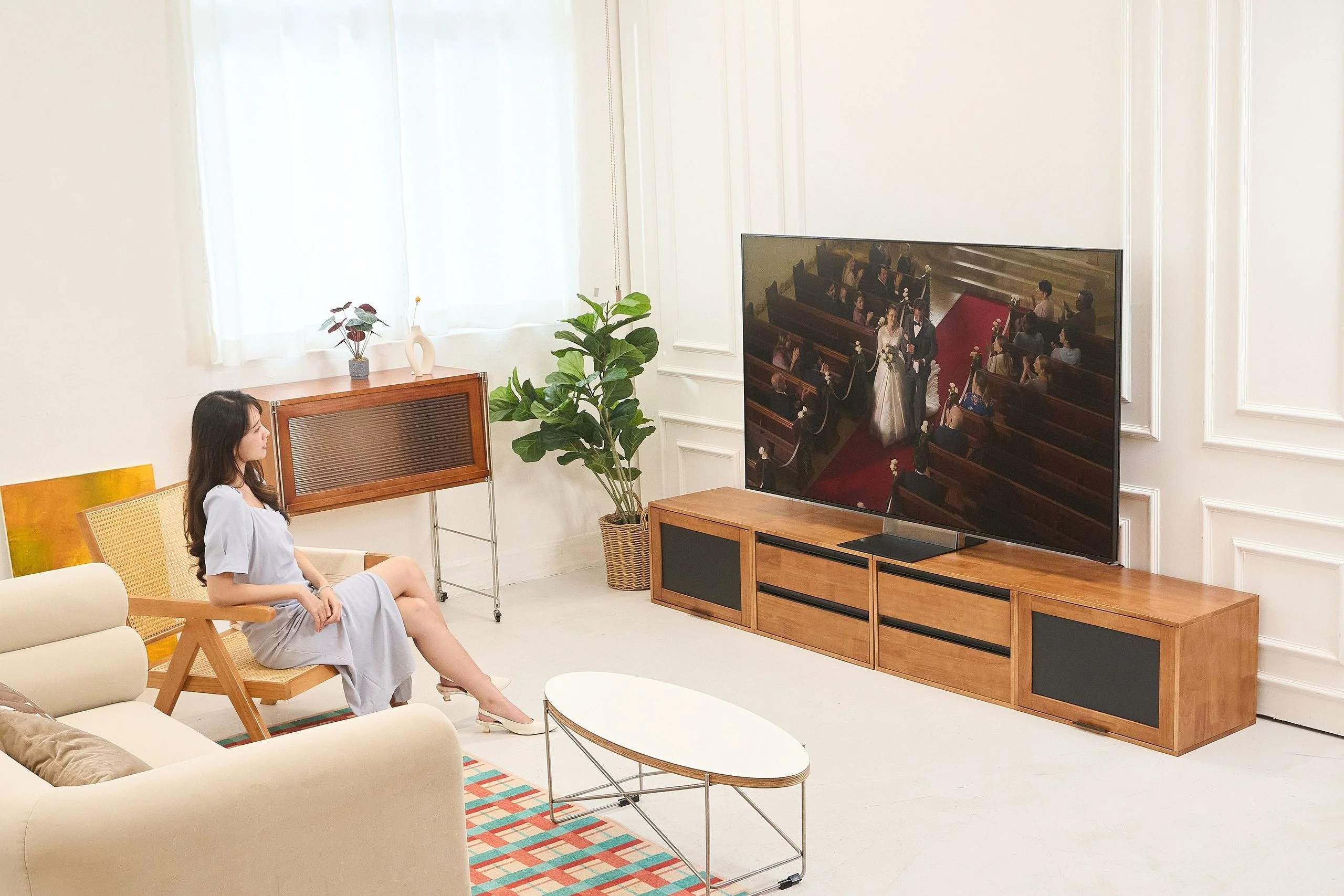選擇 4K 電視時，應先依照觀看距離、預算與用途判斷，再比較面板、背光技術、亮度、色彩與遊戲規格等細節。