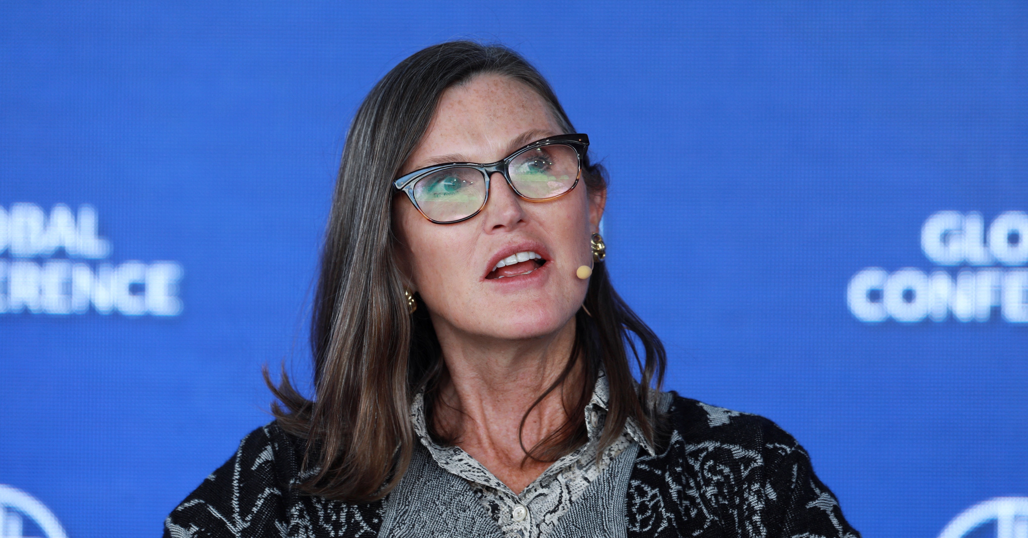 逢低買進？Cathie Wood 買進8 萬股Coinbase 股票稱繼續看好比特幣- INSIDE