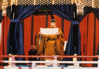 平成2年(1990年)11月12日,明仁天皇在皇居舉行加冕儀式。
