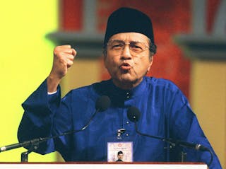 Malaysian Prime Minister Mahathir Mohamad speaks at the closing of the UMNO general assembly on May 13, 2000.