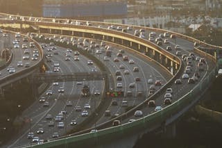 元旦連續假期即將結束,中山高速公路3日傍晚出現車
潮。
中央社記者徐肇昌攝 110年1月3日