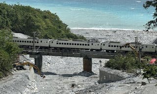 台鐵北迴線小清水溪橋沖毀  東正線雙向通行