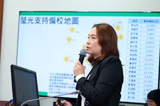 藍偉瑩理事長指出已有諸多民間團體推動偏鄉教師公益計畫,支持偏校全台地圖已逐漸成形。/ Photo Credit:《偏遠地區學校教育發展條例》修法公聽會大會提供
