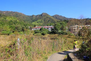 郊野公園建屋製造階級矛盾