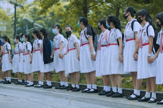 風雨飄搖，老師更要自重──談非常時刻裏教育工作者的責任