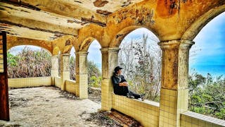 Sacha 探索廢棄海景修道院 Sacha Explores Abandoned Seminary with Seaview