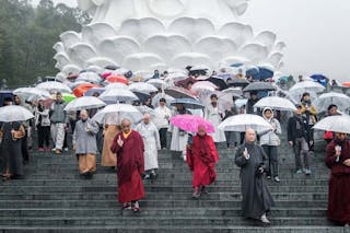 雨中行禪