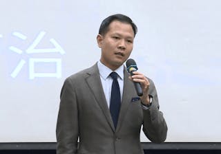 郭榮鏗：林鄭上任首天就應重開廣場