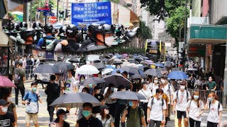 【抗爭重燃】逾千人遊行反國歌法 無懼防暴警重兵佈防 [We Are Back] Over 1000 March Against National Anthem Laws Undaunted by Heavy Riot Police