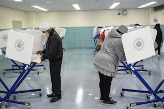 明明是間選 為何要扮直選