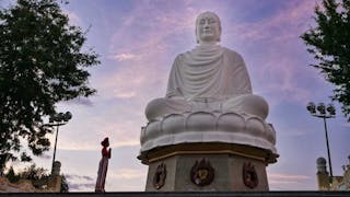 越南芽莊龍頌寺的白佛 White Buddha of Long Son Pagoda in Nha Trang, Vietnam