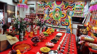 盂蘭節神袍與酬神祭品 Robes and Offerings at Yulan Fest