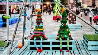 西環海濱現手織聖誕樹 Christmas Yarn Bombing at Western Waterfront