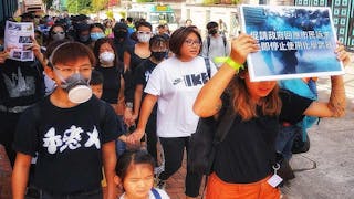 數百父母攜幼遊行 籲停止濫用催淚彈 Hundreds of Parents March with Kids to Stop Excessive Tear Gas