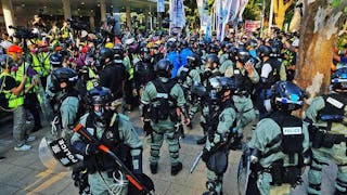 選舉聚會突破維園禁會 防暴警催淚彈驅散 Election Rallies to Skirt Ban Disrupted by Riot Police with Tear Gas