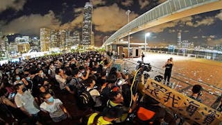 示威者佔領海濱解放軍用地 後與警方對峙 Protesters Reclaim Harbourfront PLA Site Before Police Standoff