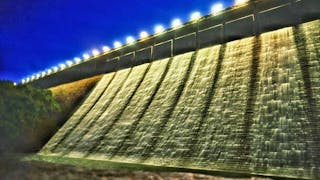 大潭篤水塘排洪如瀑布 Tai Tam Tuk Reservoir Discharges like a Waterfall