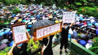 教育界2.2萬人遊行 示威者冒暴雨致謝 22,000 Teachers March – Thanked by Protesters in Pouring Rain