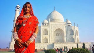 珊維欣賞印度泰姬陵 Saanvi Admires Taj Mahal in India