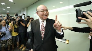 為反梁胡官參選特首 求入閘梁特狂晒忠誠