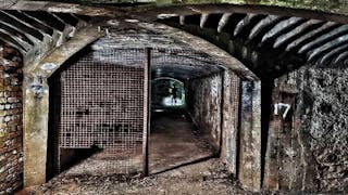 鬧市荒廢防空洞探索 Exploring Deserted Air-raid Shelter Downtown