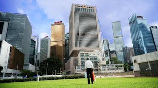 六四「坦克人」重現 陳嘉興默站解放軍大廈前 June 4 “Tank Man” Re-enacted as Chan Ka-hing Stands Before PLA Building