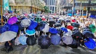 數千人中環快閃堵路 逾百防暴警清場 Thousands in Central Flashmob Blocking Roads – Dispersed by Riot Police