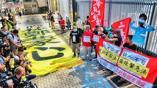 示威者包圍立法會 林鄭未能發表《施政報告》 Carrie Lam’s Policy Address Aborted as Protesters Surround Legislature