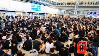 數千人機場集會 盼國際支持香港 Thousands Sit-in at HKIA to Win International Support