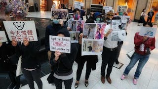 逾百上班族中環快閃 抗議警暴打壓港台 Over 100 in Central Flashmob to Protest Police Brutality & RTHK Suppression