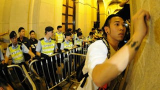 給香港的「民主鬥士」們： 心中燃燒著憤懣，理智就成為敵人