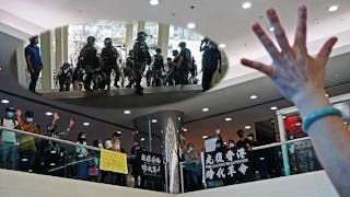 【抗爭重燃】母親節尖沙咀行街 被數百防暴警驅散 [We’re Back] “Mother’s Day Stroll” Protest in Tsimshatsui Disrupted by Riot Police