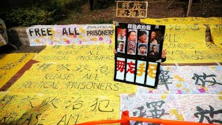 數百人法庭外挑機 抗議濫控47泛民顛覆國家政權 Hundreds in Defiant Protest over Mass Arrest of 47 Pan-Democrats on Subversion