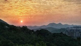 日出群山 Sunrise Amidst the Mountains