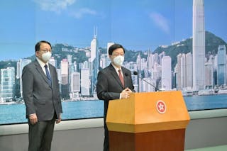 香港「逆向隔離」安排及其對社會政治經濟的影響