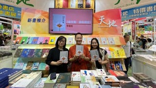 懷胎十月，我的第13本新書《依依得捨》終於出版：寫作人內心之喜與嗔