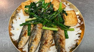 代客服務──香煎鱭魚豆腐韭菜