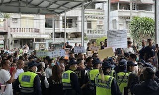 傅崐萁辦光復重建座談會　場外民眾抗議