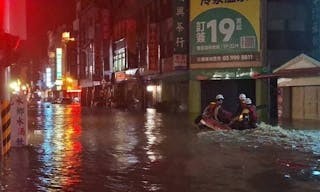 宜蘭蘇澳淹水　出動橡皮艇救災（1）