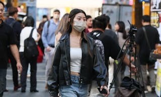 天氣早晚偏涼  民眾外出穿著長袖外套