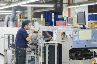 跟隨公司走過三十個年頭,博拓科技的資深員工見證從「衝量產」到「攻精緻」的劇烈轉型。面對醫療與半導體客戶的嚴苛高標,他們展現了強大的適應力,證明經驗豐富的職人魂,才是企業轉型最堅實的後盾。