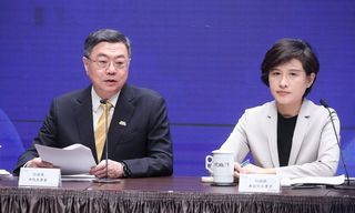 卓榮泰、鄭麗君出席行政院會後記者會（1）