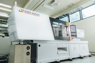 AI Molder「智能射出成型一體機」,結合AI大腦RoboMolding與數十年的成型機械工藝。使用者可以在機身上的螢幕直接操作,不須任何外掛儀器,在不改變老師傅們的工作習慣下,提供全新的智慧生產體驗。