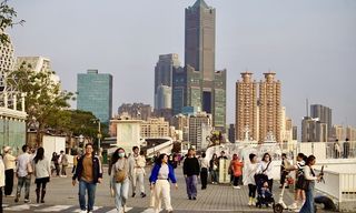 高雄好天氣　民眾到大港橋周邊遊憩