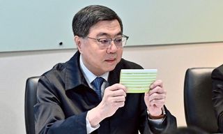 東京觀賽全自費　卓榮泰出示匯款存簿