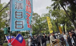 「小草」北院外集結　聲援柯文哲