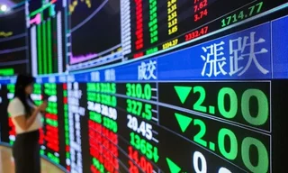 台股盤中跌逾千點回測46000點