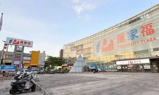 家樂福更名將陸續更換招牌